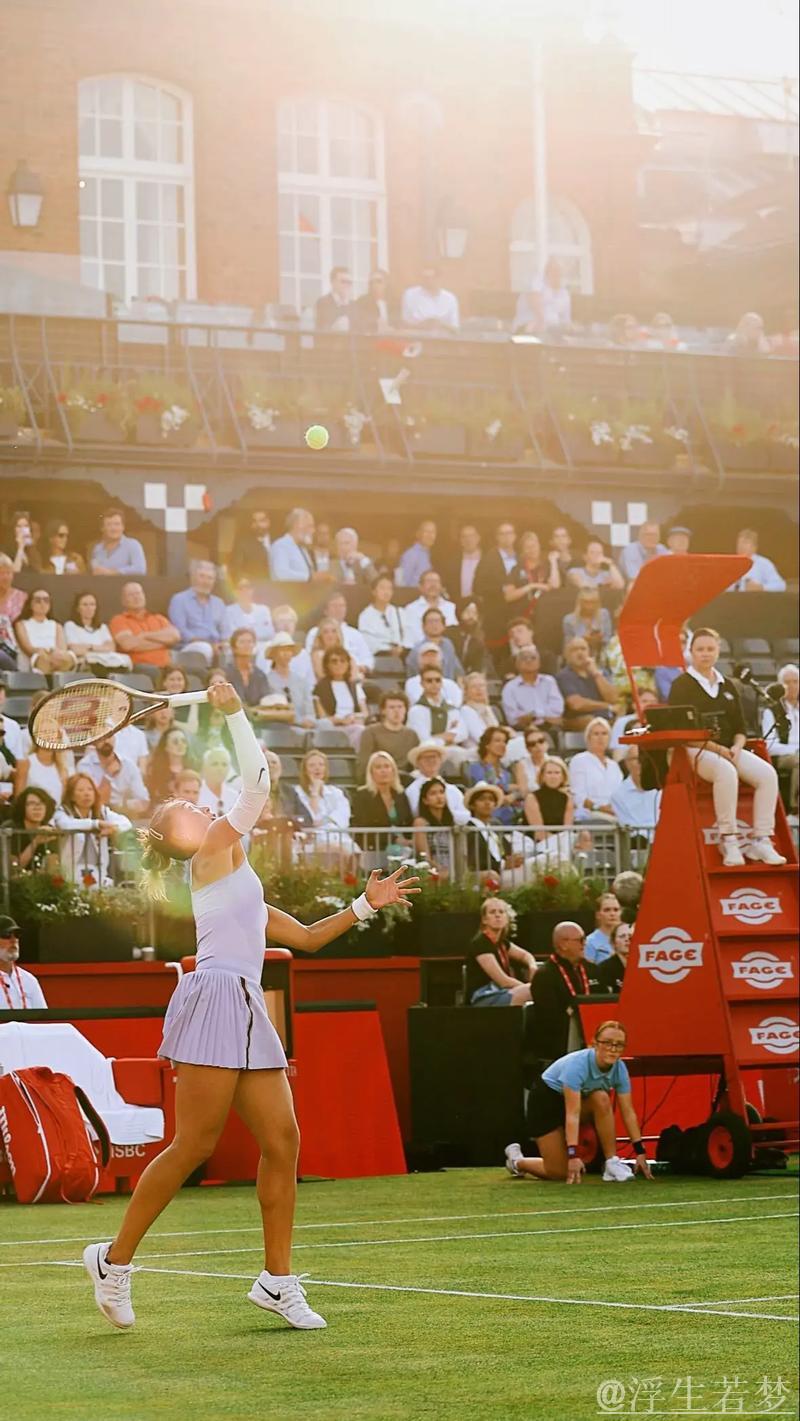 郑钦文草地赛季首战告捷 挺进女王杯单打八强